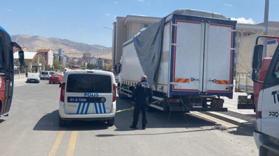 15 yaşındaki çocuk kamyon kasasından düştü