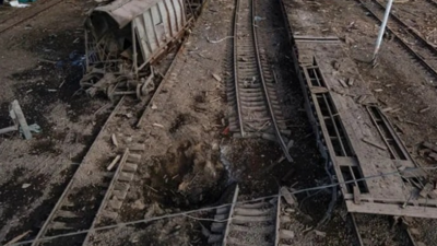 Rusya yine sivilleri hedef aldı. 5 tren istasyonu bombalandı. Çok sayıda ölü ve yaralı var