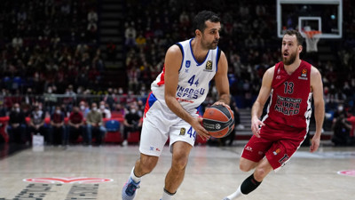 Anadolu Efes 'Dörtlü final' kapısını araladı