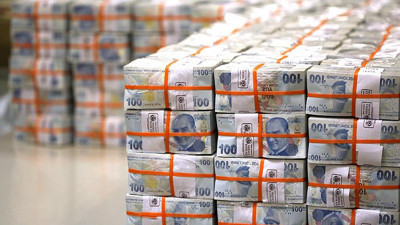 Vatandaş enflasyonun altında eziliyor ama bankalar bir yılda kazandıklarını üç ayda kasalarına koydu