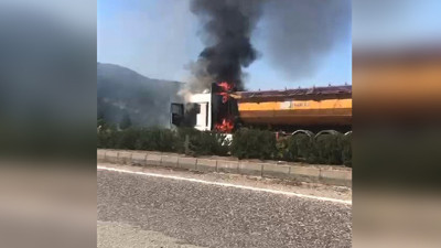 Seyir halindeki tır alev aldı, sürücü son anda kurtuldu