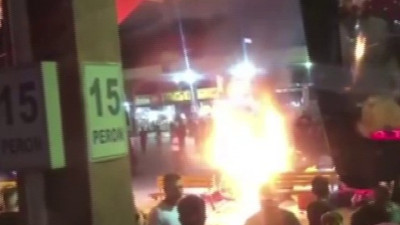 Adana'da alev alan motosiklete 150 litre şalgamla müdahale ettiler