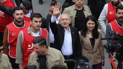 Gençlerle Anıtkabir'e yürüyen Kılıçdaroğlu: Çeteleri de SADAT’ları ezerek yolumuza devam edeceğiz