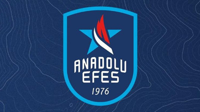 Anadolu Efes üçüncü kez üst üste finalde. Micic'in son saniye üçlüğü hayat verdi
