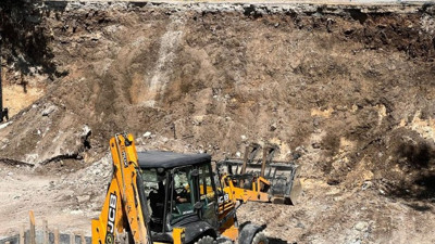Bahçelievler'de izinsiz inşaatın temelinde göçük. Yan bina ablukaya alındı