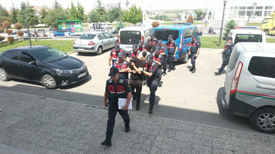 Tarlalardan 400 bin liralık damlama borusu çalanlar yakalandı