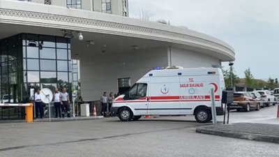 Sağlık Bakanlığı önünde kendini ambulansa kilitlemişti: Eylem yapan sağlık çalışanı aracın içinden çıkarıldı
