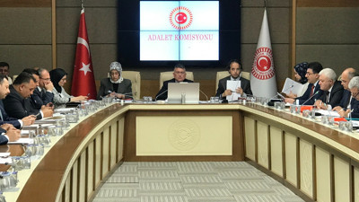 Sosyal medyaya sansür yasasının ilk 15 maddesi, TBMM Adalet Komisyonu’nda kabul edildi