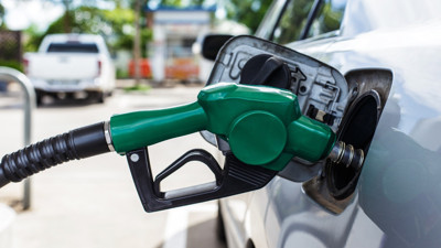 Benzine dev zamlardan sonra bu gece yarısı şaka gibi indirim geliyor