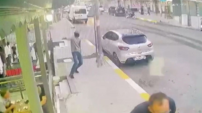 Kar maskeli saldırgan restoranı kurşunladı