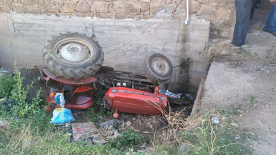 Balıkesir'de traktör dereye uçtu: 1 ölü