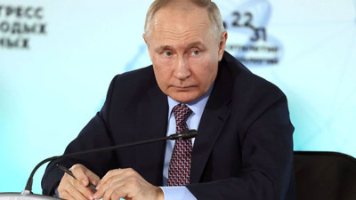 Putin merdivenlerden düştü altına yaptı. ABD basını yazdı