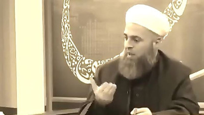 Bir sözde hoca da erkeklere yürüdü: Yanına gidene kadar bir sürü düşünceye girersin
