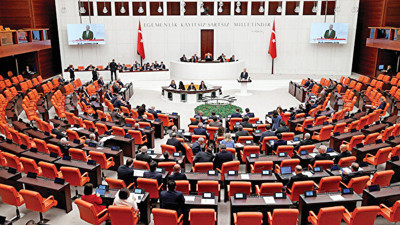 Bakan Akar ile CHP'li Özkoç Meclis'te 'sözleşti': 23 Aralık’ta Arifiye’de görüşecekler