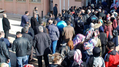 Üniversite mezunu gençler işsizlikten temizlik görevlisi olmak için yarışıyor. 82 bin kişi başvurdu