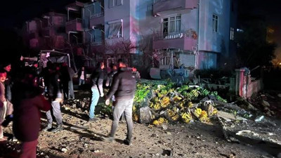 Muz yüklü kamyonun kliması patladı ortalık savaş alanına döndü