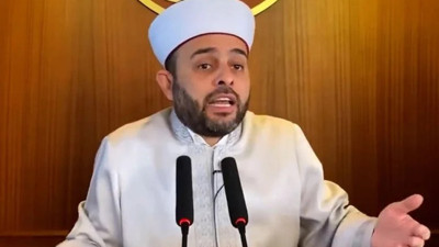 Hilafetçi Halil Konakcı Gürsel Tekin'e dava açtı. Lazer epilasyonda vücudunda yanık olmuş