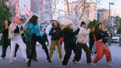 Levent'in göbeğinde özel güvenlik gençlerin dansını engelleyemedi