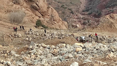 Hafriyat dökerken şarampole devrilen kamyon sürücüsü hayatını kaybetti