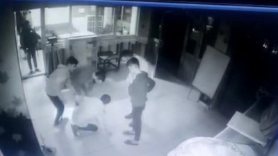 Soluk borusuna sakız kaçan öğrenciyi Heimlich manevrası ile kurtardı
