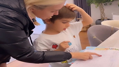 Eymen karnesini annesi Ece Erken'den aldı
