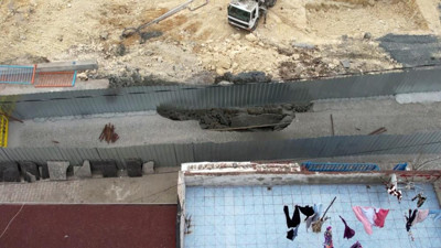 Başakşehir’de yol çöktü