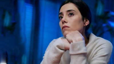 Cansu Dere'den hayranlarını üzecek haber. Sessizliğe bürünmüştü