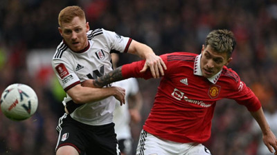 Manchester United Fulham: 2 kırmızı kart 4 gol