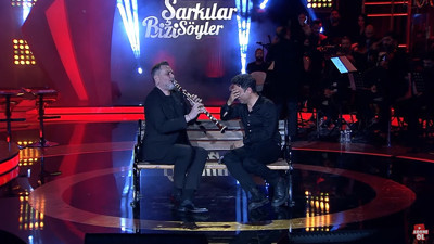 Şarkıcı Uğur Aslan hem ağladı hem ağlattı. Hatay'daki depremde 11 yakınını kaybetmişti