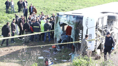 İşçi servisi şarampole uçtu: 3 ölü, 31 yaralı