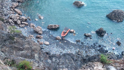 Kayalıklara tırmanmak isteyen iki kuzenden biri 30 metreden düştü