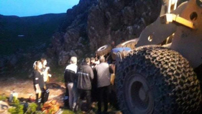 Şarampole devrilen traktördeki anne öldü, oğlu ağır yaralandı