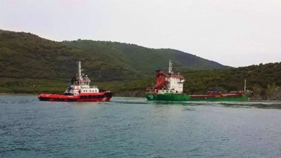 Marmara Adası'nda karaya oturan gemi kurtarıldı (17 Mayıs 2023)