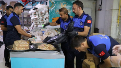 Esnaf lokantasına giren zabıta hayatının şokunu yaşadı. Şeytan bile şapkasını çıkarıp selam verdi