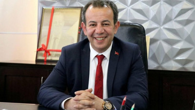 Tanju Özcan Erdoğan’dan heykeli için izin istedi. 'Laf delikanlının ağzından bir kere çıkar'