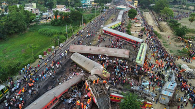 Hindistan'daki tren kazasında ölü sayısı 290'a yükseldi