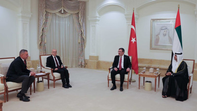 Mehmet Şimşek para için onlara koştu