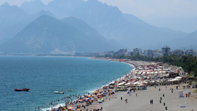 Konyaaltı Sahili Antalyalılara ve turistlere kaldı (02 Temmuz 2023)