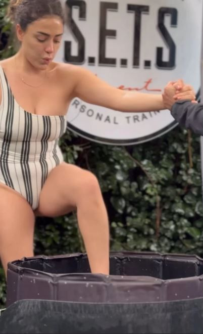 ‘İmparator’ lakaplı İbrahim Tatlıses’in kızı Dilan Çıtak’tan buz dolu fıçıya girdi: Takipçileri hayrete düşürdü - Resim: 2