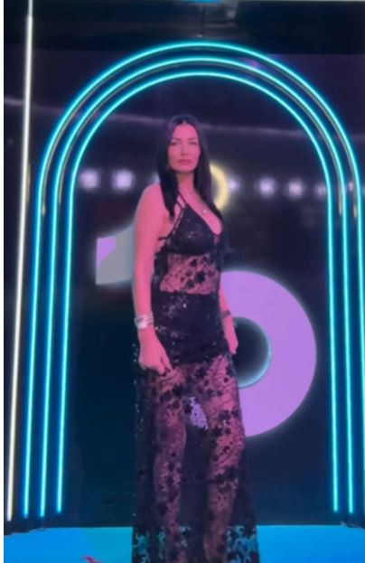 Aleyna Tilki&rsquo;nin annesi cesur tarzıyla g&uuml;ndem oldu &ldquo;Kim der iki &ccedil;ocuk annesi?&rdquo; - Resim : 4