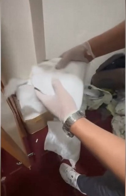 Zehir tacirine bir taşla iki darbe: Fatih'te evi imalathaneye çevirmiş: Tam 31 kilo kokain - Resim : 4
