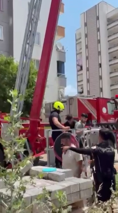 Sekizinci katta ölüm kalım savaşı: Ekiplerden nefes kesen kurtarma operasyonu - Resim : 3