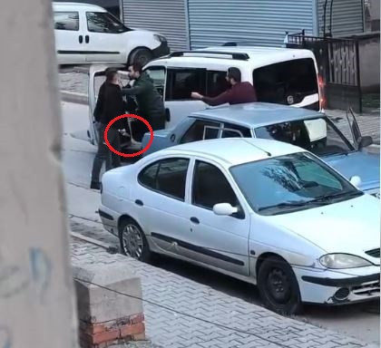 Kameraya yansıyan dehşet: Ankara'da trafikte yol verme kavgası - Resim : 4