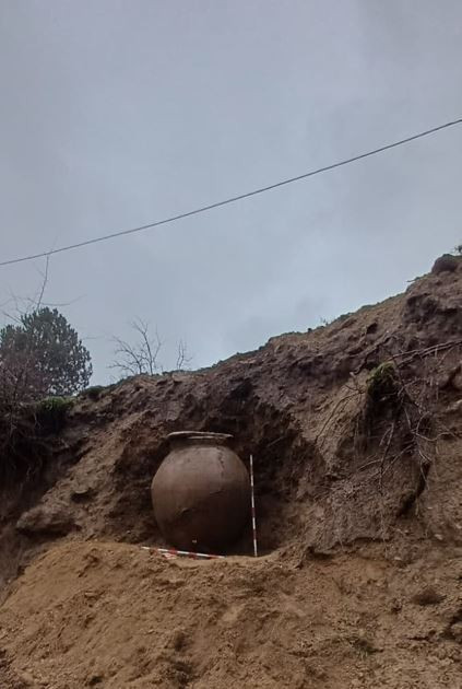 Yağmur toprağı kaydırdı tarih gün yüzüne çıktı: Denizli’de Bizans küpü - Resim : 1