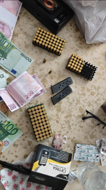 ultraAslan taraftar grubunun lideri Sebahattin Şirin’in evinden çıkanlar şaşırttı - Resim : 2