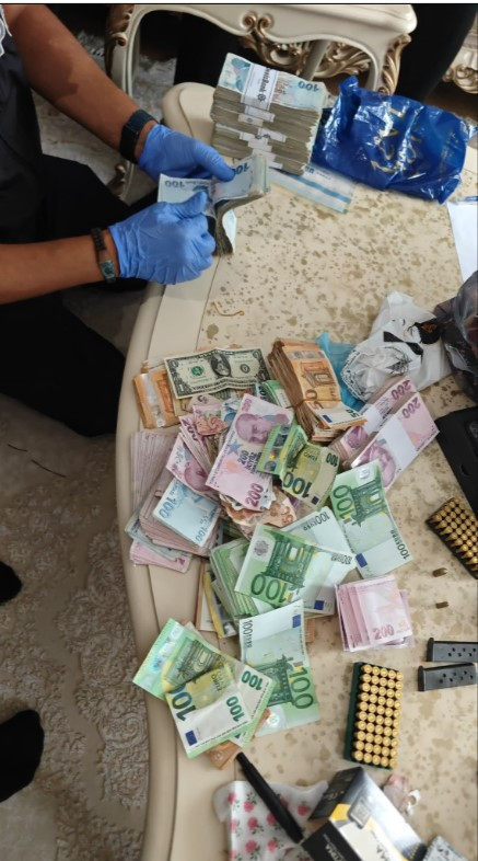 ultraAslan taraftar grubunun lideri Sebahattin Şirin’in evinden çıkanlar şaşırttı - Resim : 1