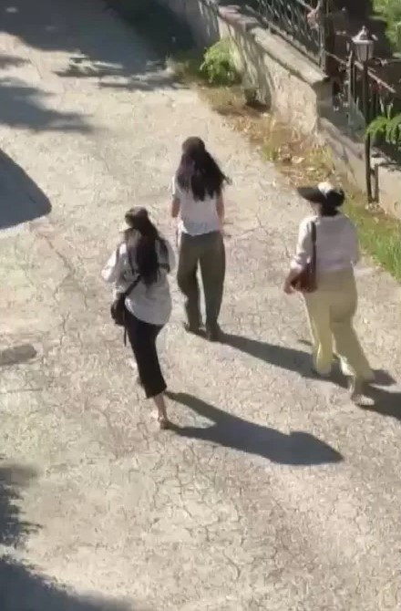 Etiler'de kapıları tek tek çalıyorlardı: 205 suç kaydı çıkan 3 kadın tutuklandı - Resim : 1