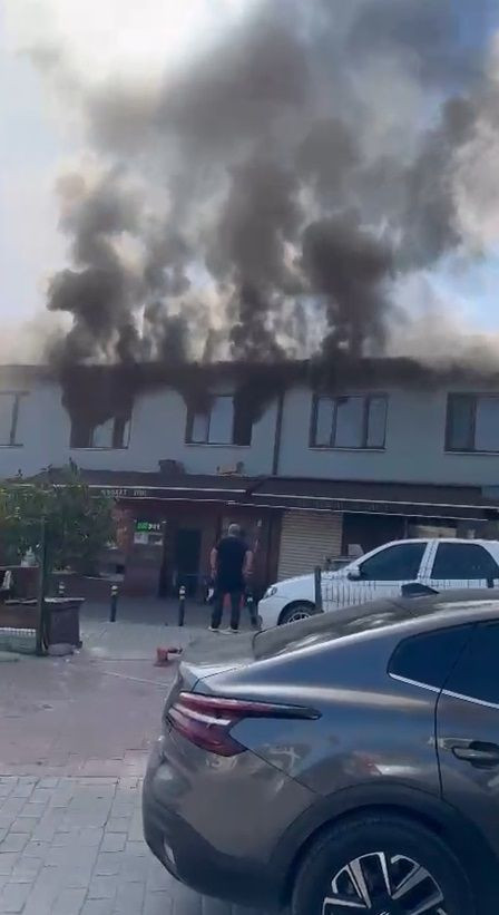 Tarihi çarşıdan yükselen dumanlar kenti kapladı: Yangın saniyeler içinde bitişik 4 dükkan sirayet etti - Resim: 6