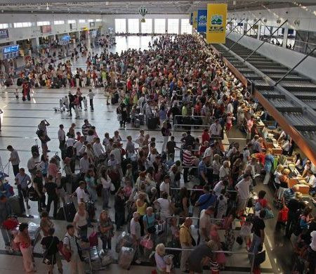 On binlerce kişi Türkiye uçuşunu hemen iptal etti: Her şey imzayla başladı - Resim: 4