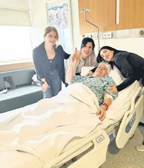 Özcan Deniz annesi için kırgınlıkları unuttu: Hastaneye koştu, tedaviyi bizzat üstlendi - Resim: 5